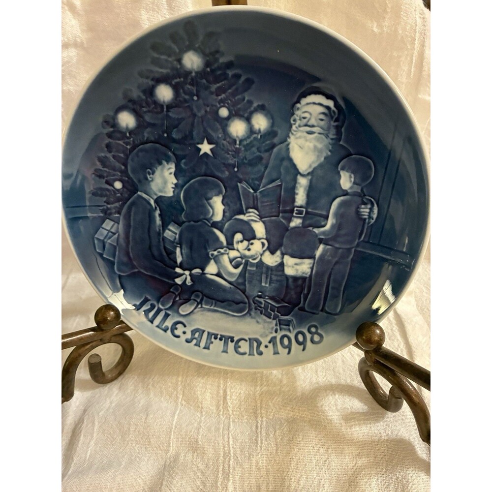 BING AND GRONDAHL Plate Jule after 1988 Santa The storyteller Porcelain Vintage